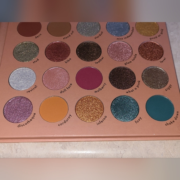 Kara Beauty 70's Eyeshadow Palette 30 Shades NIB - Picture 7 of 8
